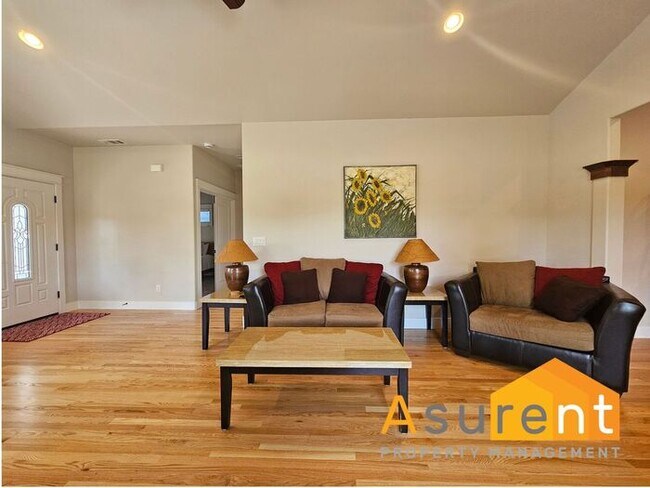 Building Photo - Fully Furnished 2BR/2BA Home in Central Point