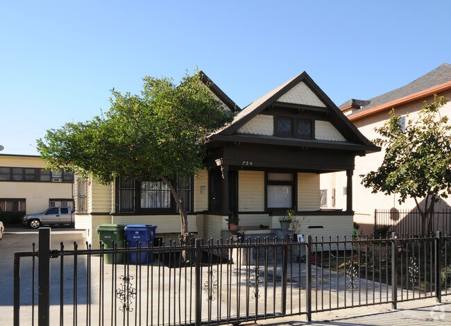 Building Photo - 734-742 25th St