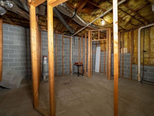 Building Photo - 2707 Sanibel Ln SE