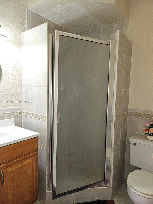 Building Photo - 5121 W Oakland Park Blvd