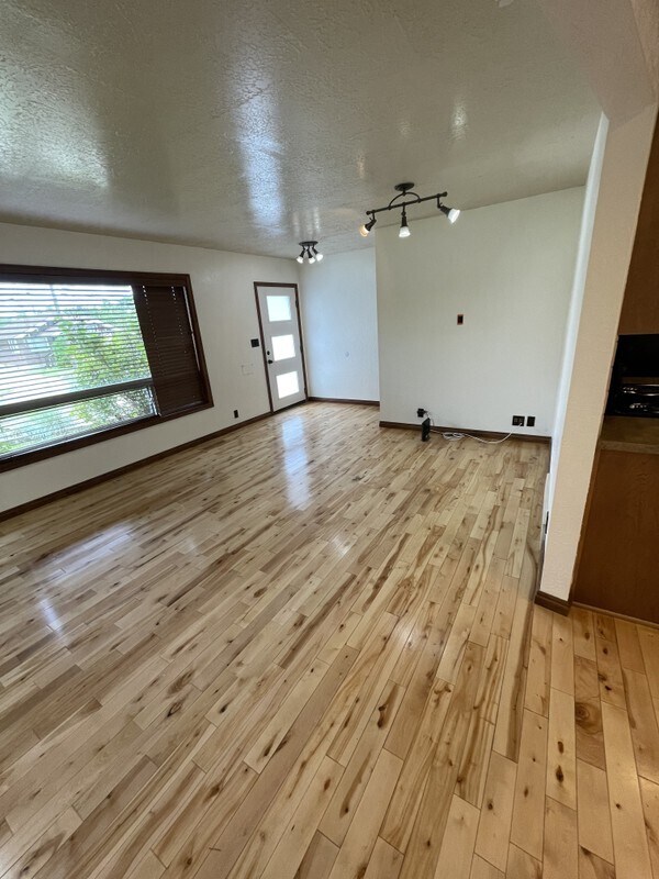 Building Photo - 582 E 4400 S