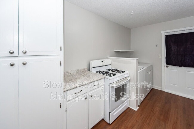 Building Photo - 1520 N Avalon Cir