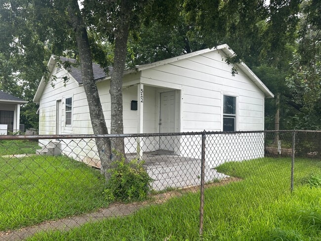 Building Photo - 312 10th St N