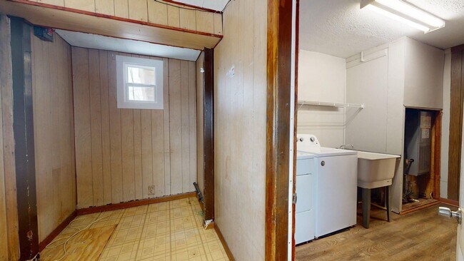 Building Photo - 7405 Marlborough Ave