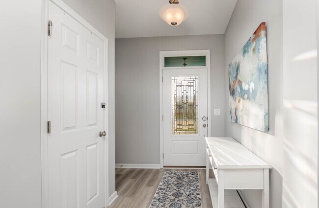 Building Photo - Fully Furnished Executive Corporate Rental