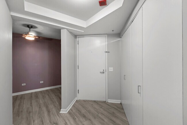 Building Photo - 545 N Dearborn St
