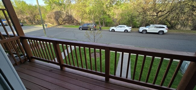 Building Photo - 142 E Maple St