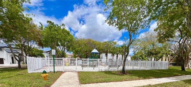 Building Photo - 15562 SW 50th Ct