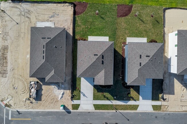 Building Photo - Like-New Ashton Woods Spacious 5BR 4BA, Prime Location Near I-4!