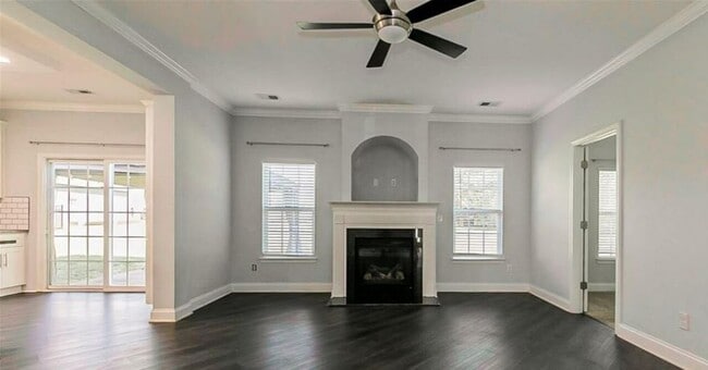 Building Photo - Leah Meadow