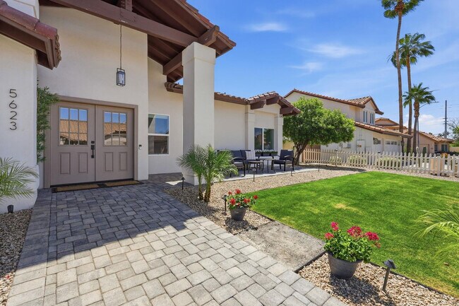 Building Photo - 5623 E Claire Dr