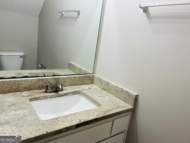 Building Photo - 907 Silverwood Dr