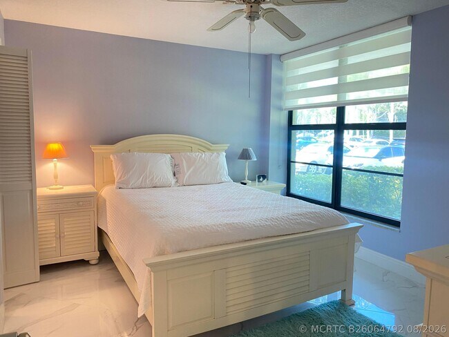Building Photo - 2 Royal Palm Way
