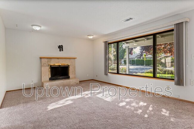 Primary Photo - 1192 SE 21st Ave