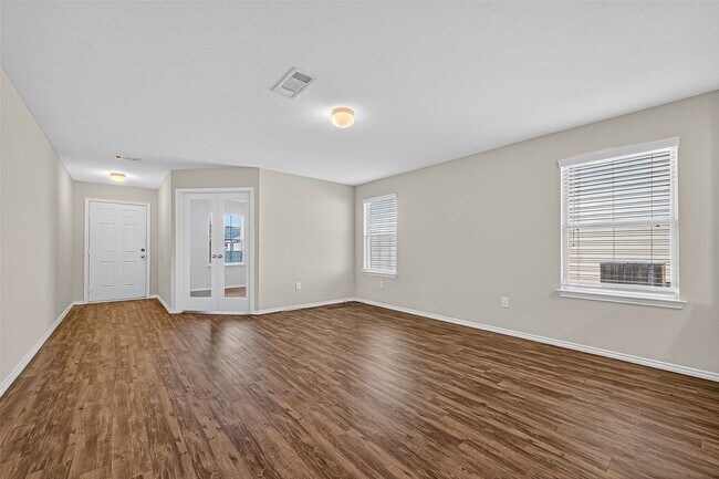 Building Photo - 1830 Cormorant Cres