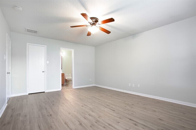 Building Photo - 9823 Cassowary Dr