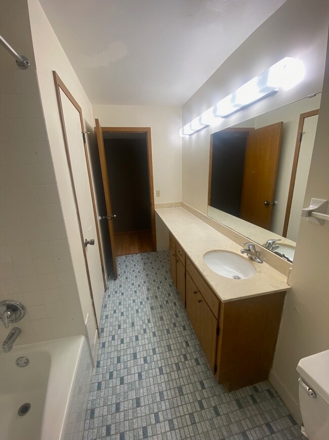 Bathroom with closet - 1912 Valleyhigh Dr NW
