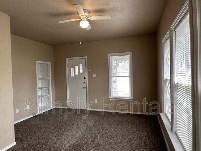 Building Photo - Monroe St 2501