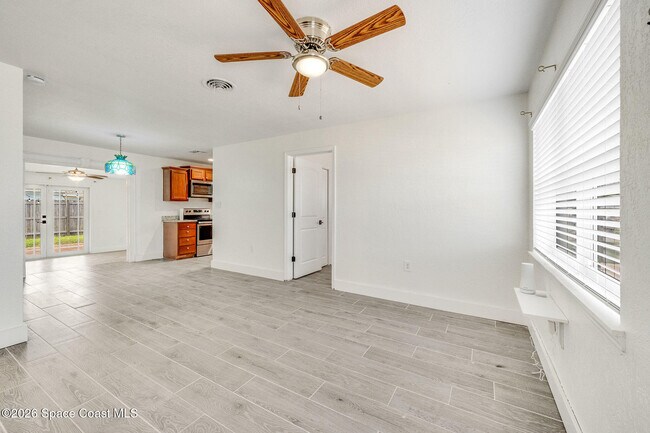 Building Photo - 1185 King St