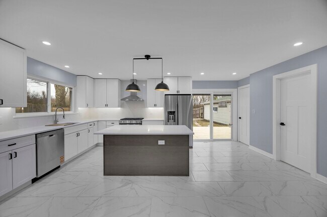 Building Photo - 5924 El Morro Ln