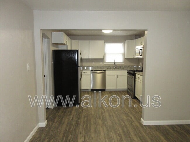 Building Photo - 346 Connor St