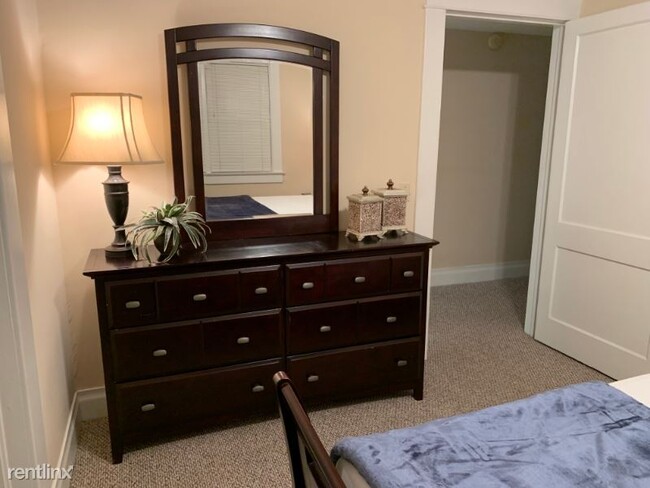 Building Photo - 3 br, 2 bath Apartment - 307 S Newport Ave