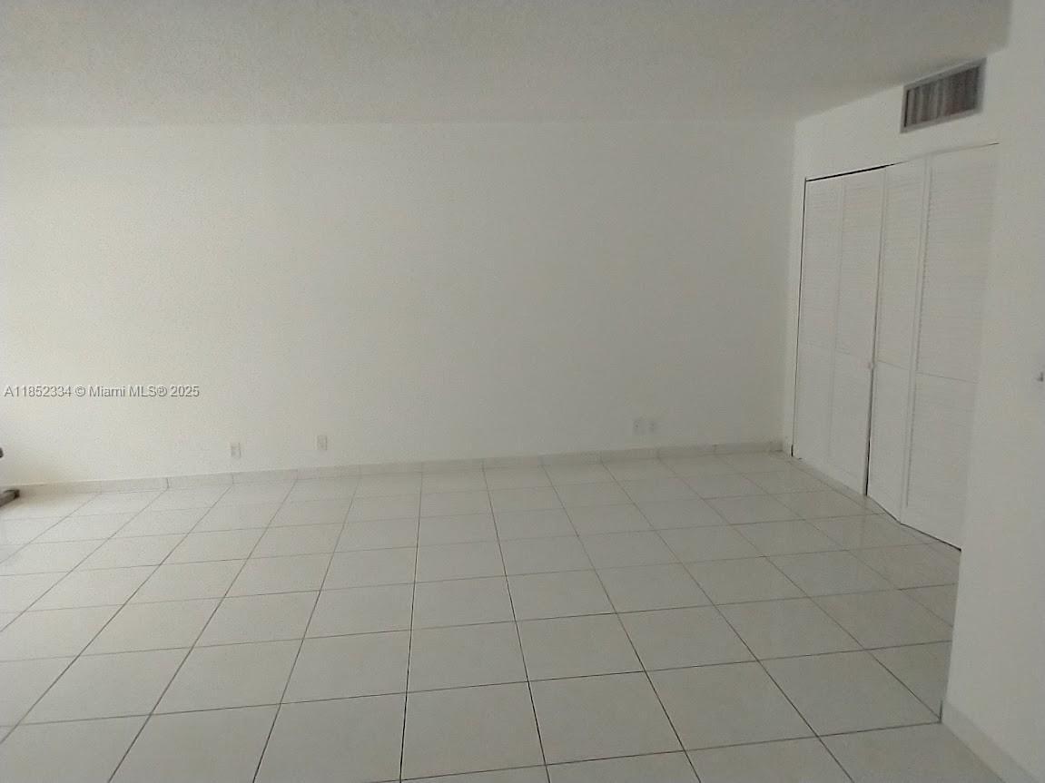 Building Photo - 17021 N Bay Rd