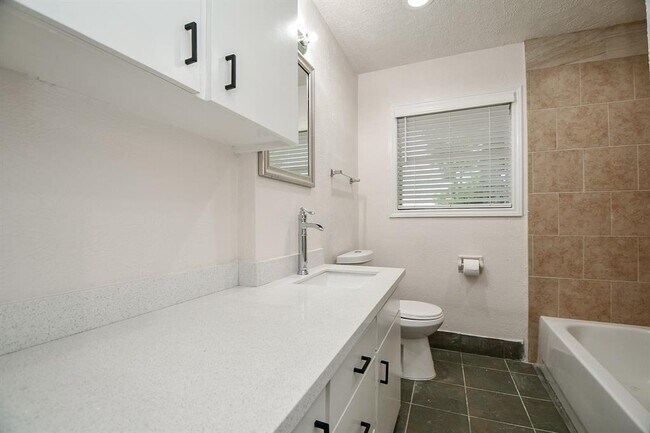 Building Photo - 7602 Turquoise Ln