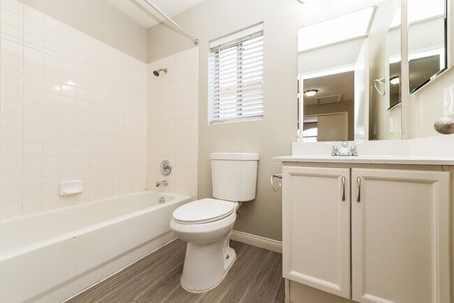 Building Photo - 3337 Epson St