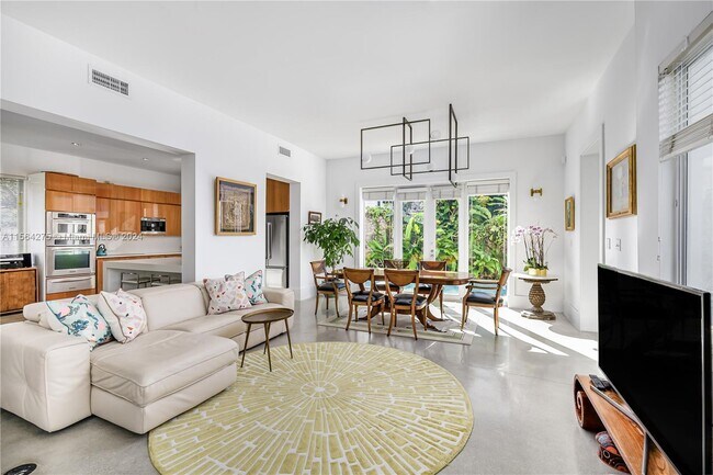 Building Photo - 696 NE 68th St