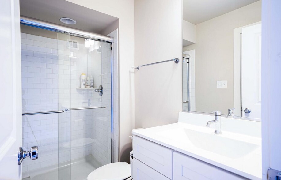 Fourth floor, third bathroom - 1309 S Quinn St