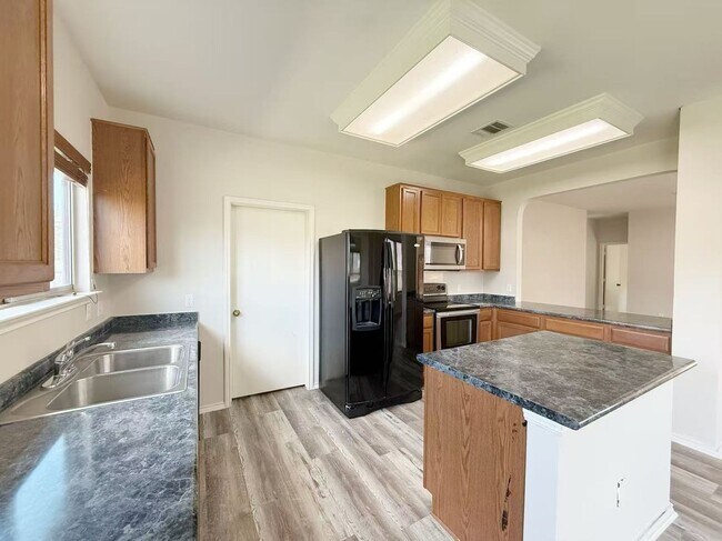 Building Photo - 1722 E Mesa Park Dr