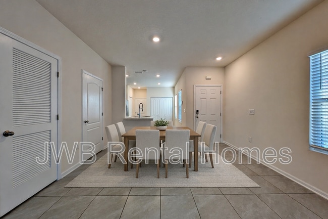 Building Photo - 421 Aralia Ln