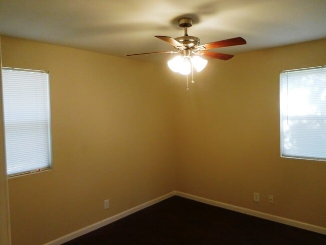 Building Photo - 1668 Pepper Dr