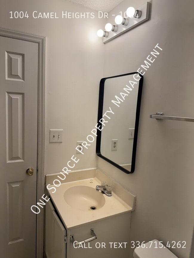 Building Photo - 1004 Camel Heights Dr