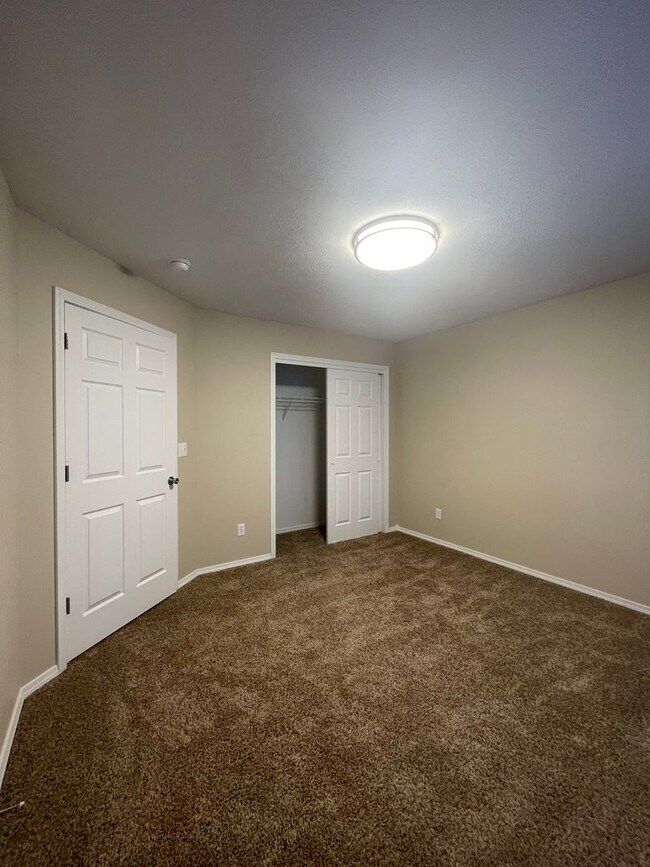 Building Photo - Executive Rental in Willard School District