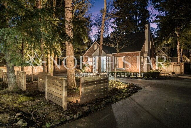 Building Photo - Newly Remodeled Lake Oswego Cottage With Lake Access.
