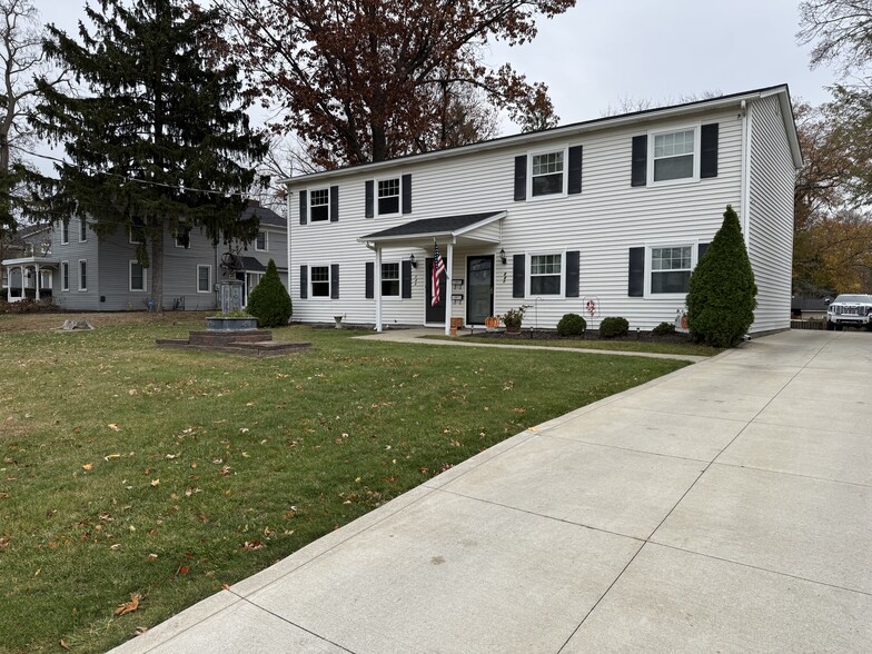 Building Photo - 545 Mentor Ave