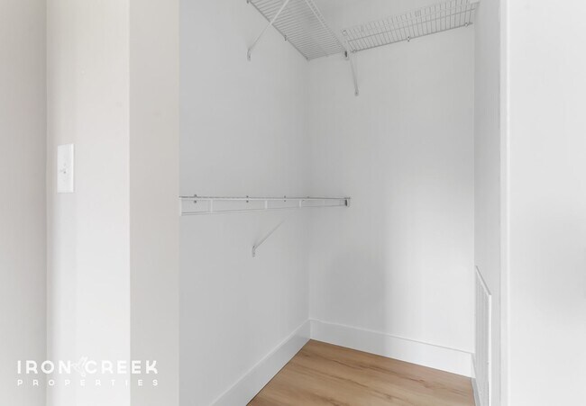 Building Photo - Modern 3-Bed/2.5-Bath Home with Fenced Yar...