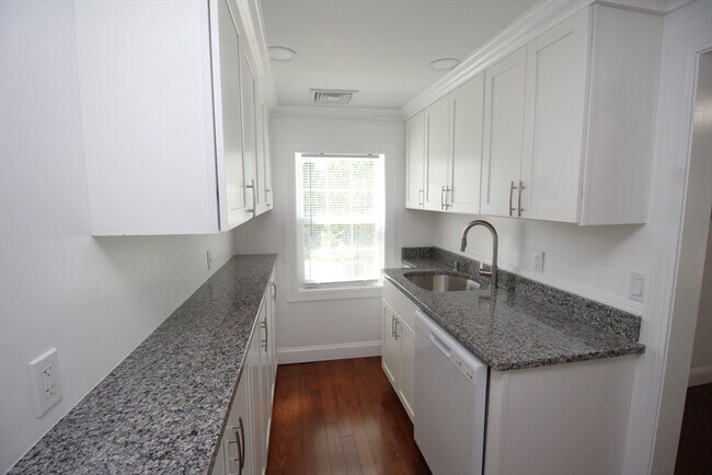 Building Photo - 96 Walnut Ln