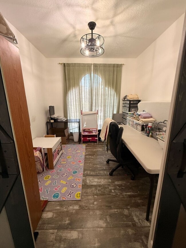 Building Photo - 304 Palomino Dr