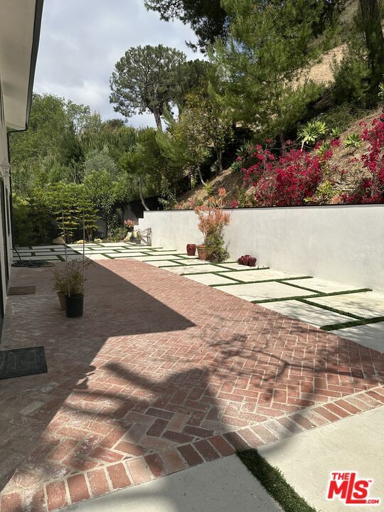 Building Photo - 9781 Blantyre Dr