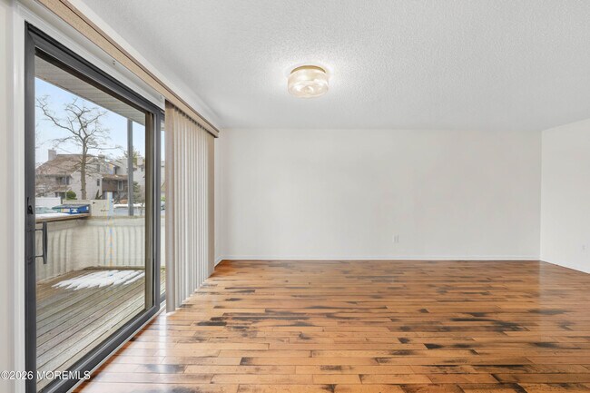 Building Photo - 2230 Bridge Ave