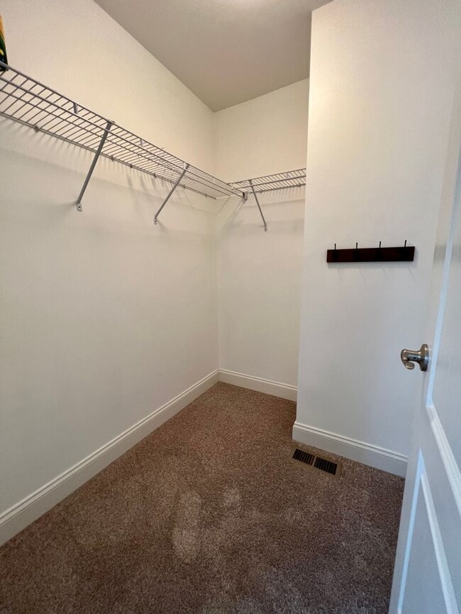 Building Photo - Luxurious 4-Bedroom Corner Townhome in Newtown Square! Available mid-April!