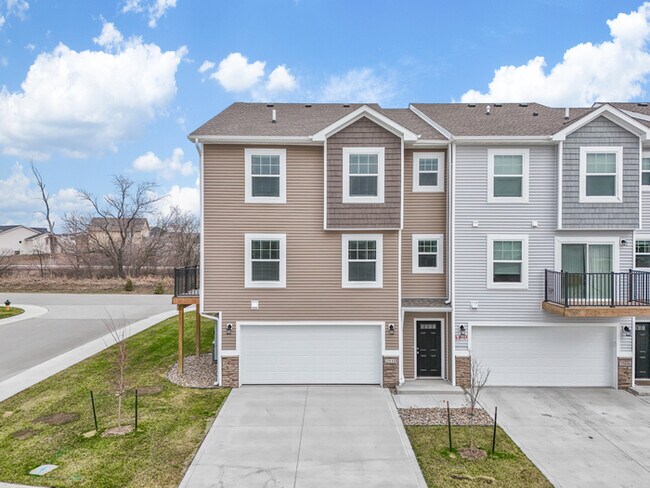 Building Photo - 2633 NW Lois Lane