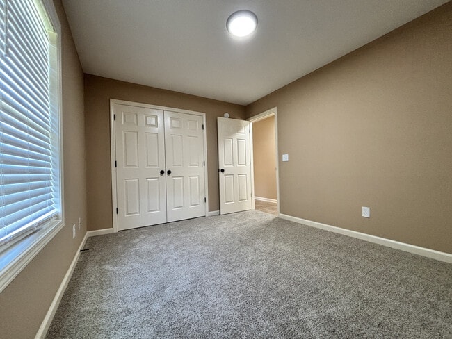 Building Photo - 546 Carter Ln