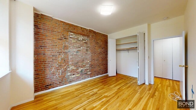 Building Photo - 201 E 12th St