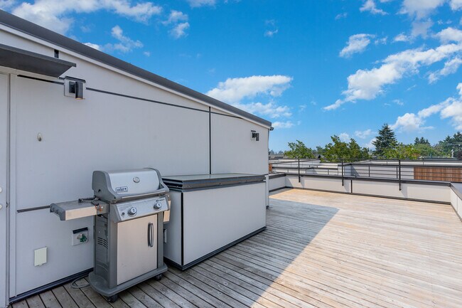 Building Photo - 3810 California Ave SW