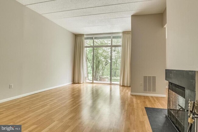 Building Photo - 11564 Rolling Green Ct