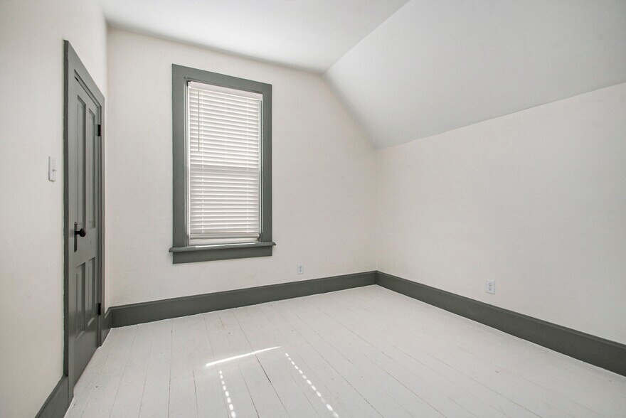 Building Photo - 523 W Marion St